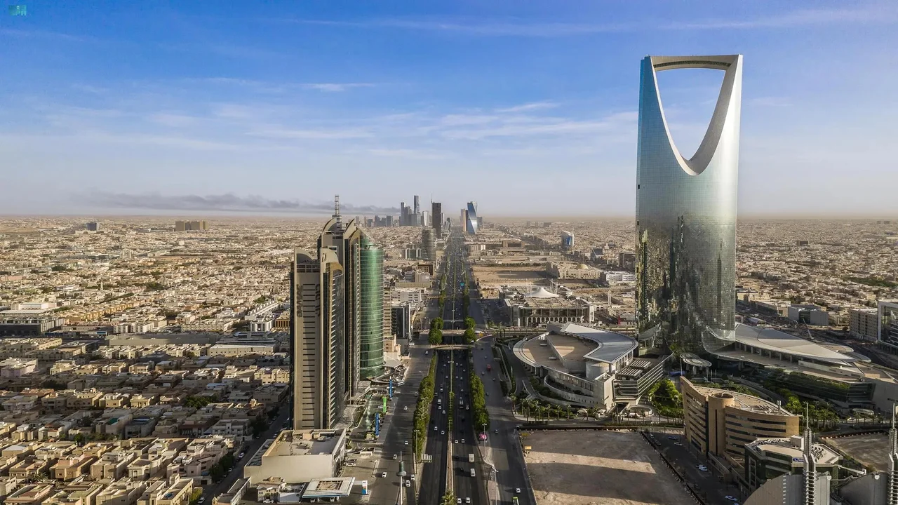 عقار في الرياض يتعرض للإزالة بعد العثور على رخصة مفقودة